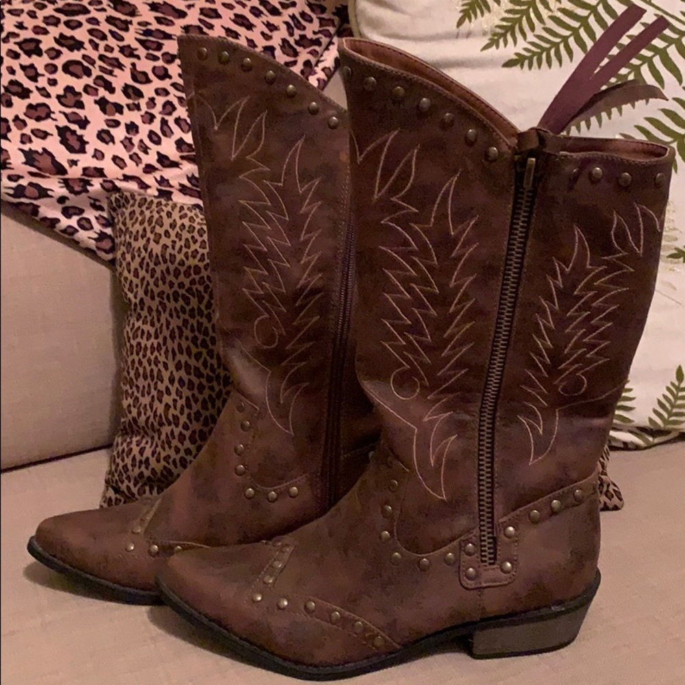 Brown boots size 8 made by Coconut by Matisse